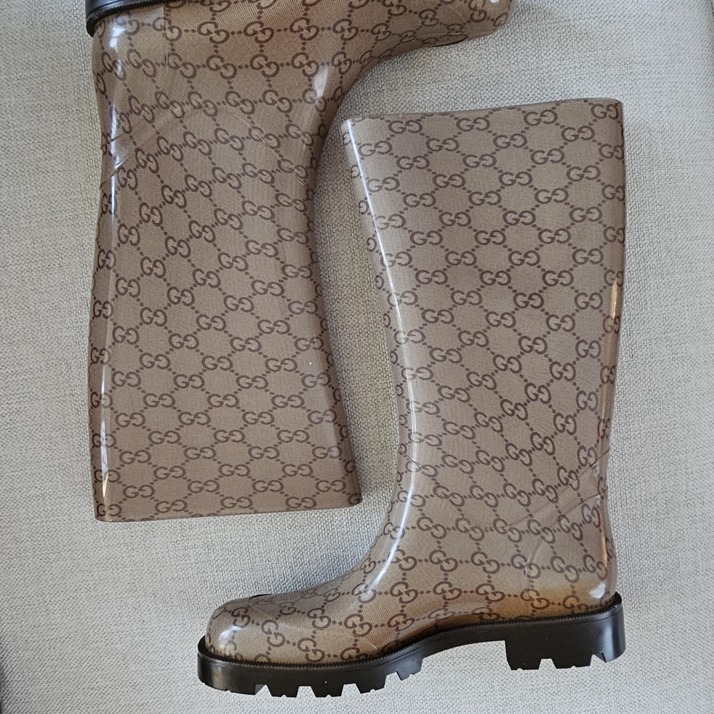 Gucci Women's Signature Pattern Rain Boots - Tan and Black - Picture 3 of 8